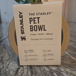 Stanley Two-Tone Travel Pet Bowl in Tan and Black